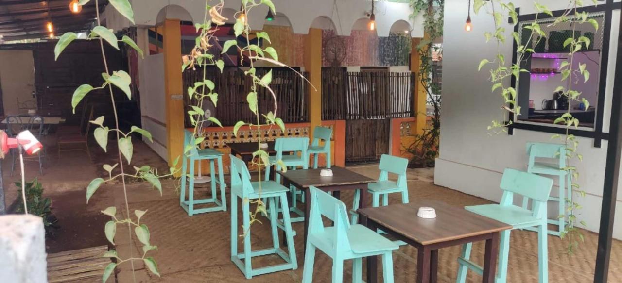 Green Rover Hostel By Gypstead วากาตอร์ ภายนอก รูปภาพ